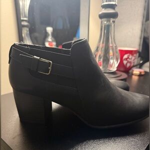 White Mountain Black Ankle Boots. Size 8